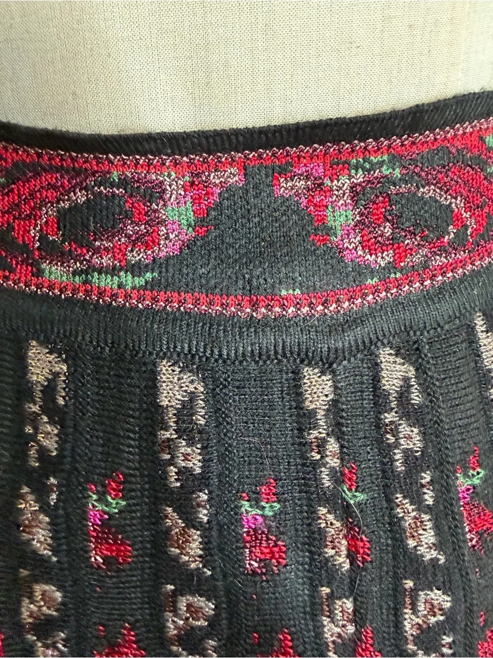 Cecilia Prado Anthropologie Roselle- SZ M- Black Red Pleated Midi Sweater Skirt